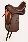 Carica l'immagine nel visualizzatore della galleria, Signature Dressage Saddle
