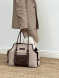 Carica l'immagine nel visualizzatore della galleria, Leather Dog Carrier Bag — Classy Collection, Timeless Design, Brown | CHOUCHOÚ®
