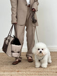 Carica l'immagine nel visualizzatore della galleria, Leather Dog Carrier Bag — Classy Collection, Timeless Design, Brown | CHOUCHOÚ®
